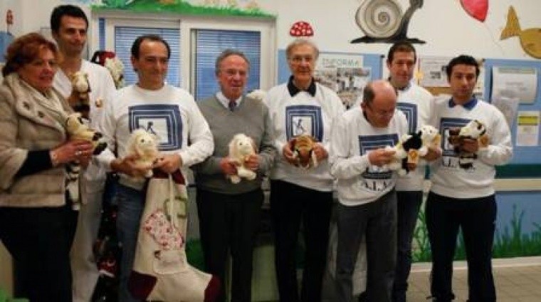 Ravenna, i volontari dell’A.I.A.S. in Pediatria portano i doni della Befana