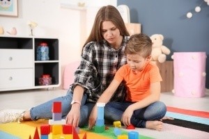 Suggerimenti per le famiglie con persone con disturbi dello spettro autistico: spunti per trascorrere il tempo a casa