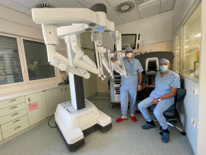Robot chirurgico XI  nella sala operatoria di Forlì