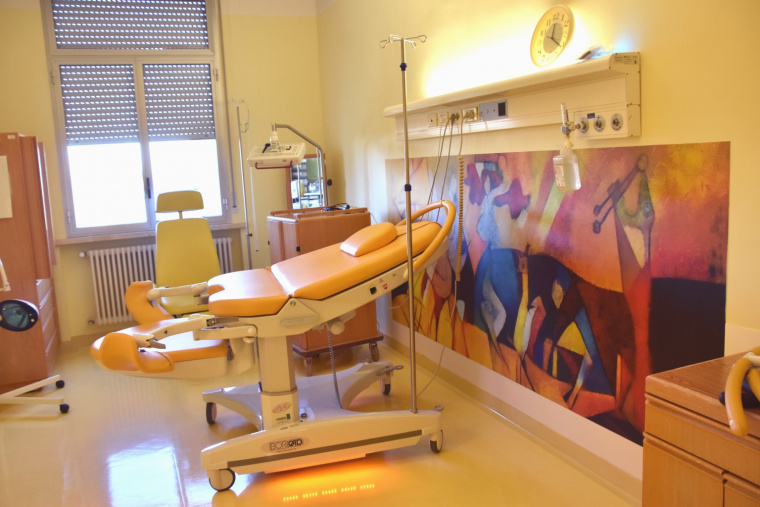 Cromoterapia e filodiffusione con musica personalizzata nelle sale parto dell&#039;ospedale di Forlì