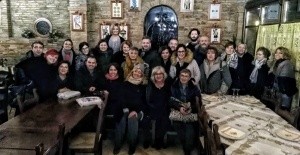 Gli operatori di Malattie Infettive di Forlì ringraziano tutti i benefattori con una loro foto di gruppo (scattata prima dell&#039;emergenza COVID)