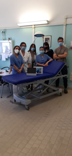 Donati un lettino per ambulatorio e un tablet alla Chirurgia Senologica di Forlì