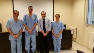 Il dottor Ercolani e il dottor Giannei al centro ed, ai lati, altri due chirurghi dell'equipe di Forlì