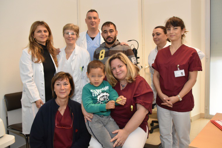Bimbo di cinque anni sottoposto ad un intervento di cataratta bilaterale congenita presso l’ospedale di Forlì