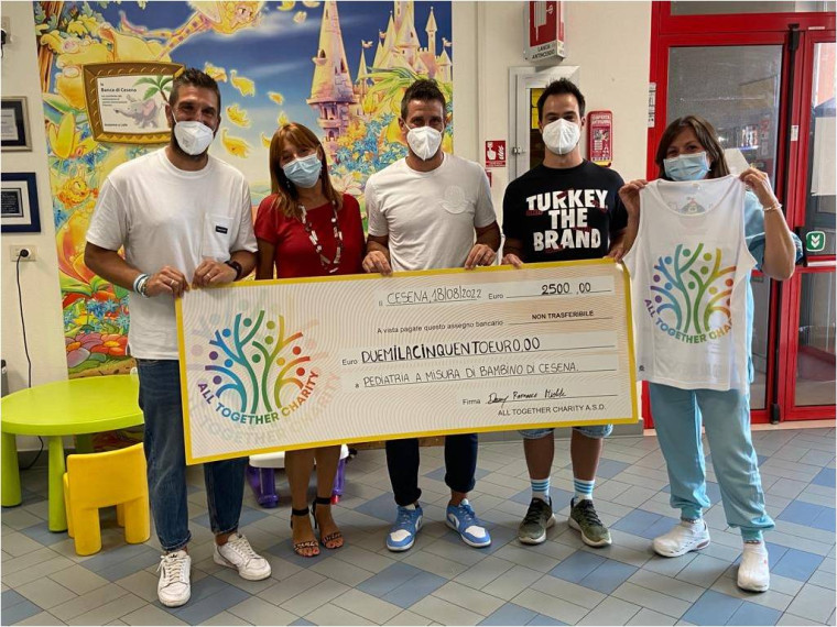 Donati 2500 euro alla Pediatria del Bufalini dall’Associazione All Together Charity ASD