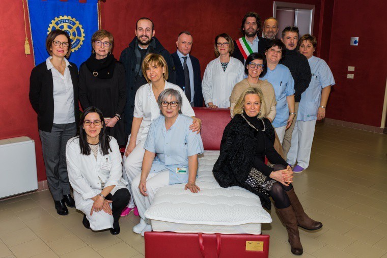 Il Rotary Club Valle del Rubicone dona 13 poltrone letto all’Hospice