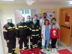 I Vigili del Fuoco e la loro associazione hanno portato doni e momenti allegri ai bimbi ricoverati all'Ospedale di Rimini