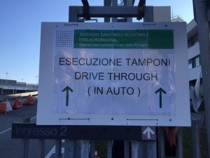 La segnaletica del drive thru di Rimini