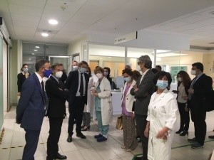 Il sottosegretario alla salute Sileri e il presidente Bonaccini a Rimini per visitare il Centro vaccinale e l&#039;ospedale Infermi