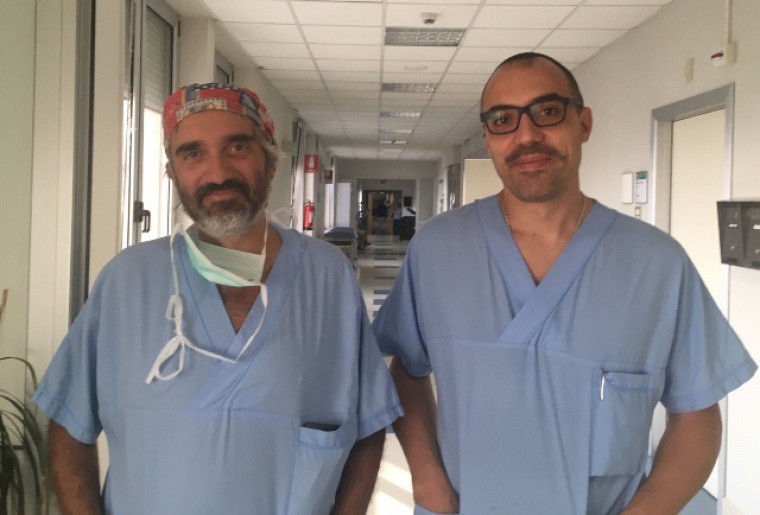 Da sinistra, il dottor Luca Ansaloni e il Dottor Federico Coccolini