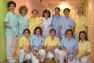 La foto artistica delle infermiere e del personale tecnico della Chirurgia Senologica di Forlì classificata quarta al concorso fotografico europeo "Pink Glove Photo Competition" per la sensibilizzazione sul tumore al seno