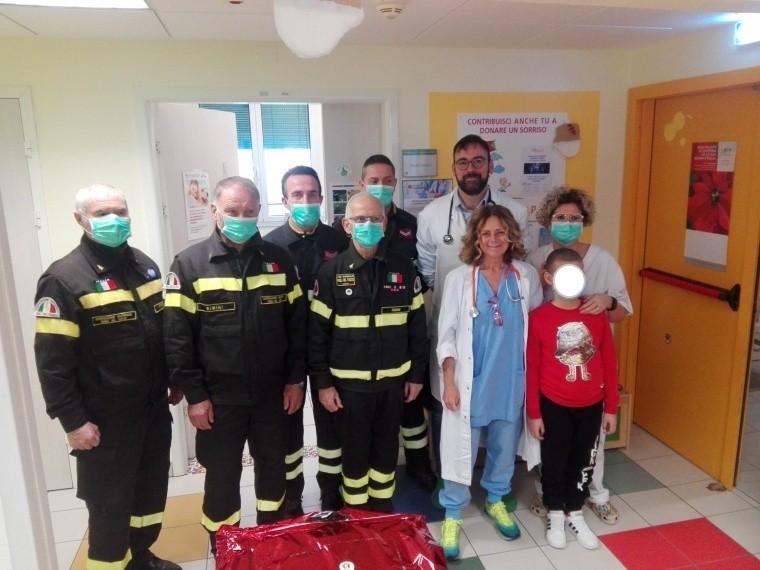 In tantissimi a portare doni e a fare compagnia ai bimbi della Pediatria di Rimini, in occasione delle Festività natalizie