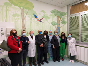 Inaugurato il murales floreale nella sala allattamento della Terapia intensiva Neonatale dell’ospedale di Ravenna