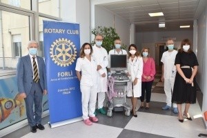 Il Rotary Club di Forlì dona un ecografo portatile alla Pediatria forlivese, strumento prezioso per individuare molte patologie dei bambini