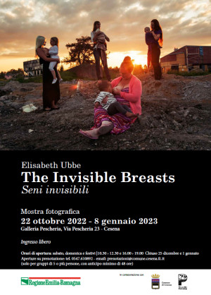The Invisible Breasts, gli scatti della fotografa svedese Elisabeth Ubbe in mostra a Cesena
