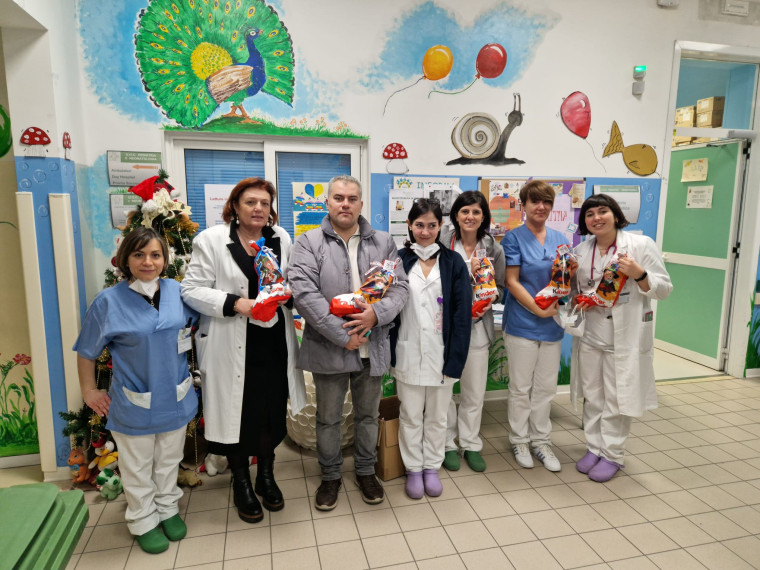 Calze e dolci della Befana ai piccoli degenti della Pediatria dell’ospedale di Ravenna