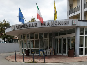 L'ingresso dell'ospedale Franchini di Santarcangelo