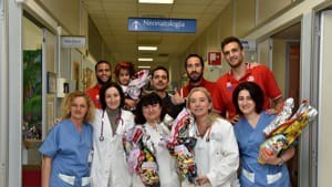 I giocatori dell&#039;Unieuro donano le uova di Pasqua ai piccoli pazienti di Pediatria di Forlì