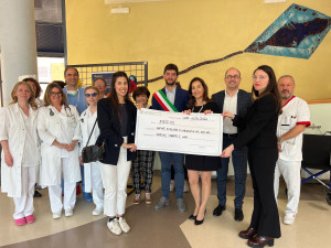 Consegnato un assegno da 3.500 euro all’ospedale di Lugo dalla società “Agrivar”