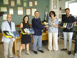 Cerimonia di cessione, da parte dell&#039;Ausl Romagna, di quattro defibrillatori semiautomatici alla Polizia Stradale di Rimini